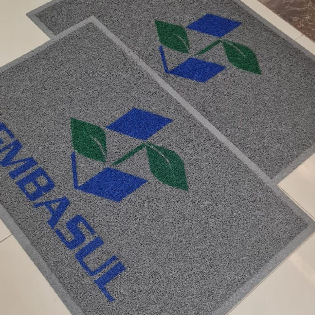 Tapetes personalizados para empresas e recepções produzidos pela Studio dos Tapetes